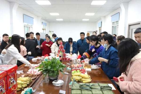 熱辣春日，滾燙人生 | 奧楷機械為女員工發(fā)放"女神節(jié)"禮物